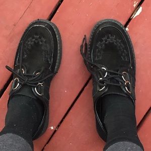black creeper  shoes.  size five but fits a 7